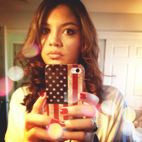 Hot Selfies: Making Mirrors Look Good (42 Photos)